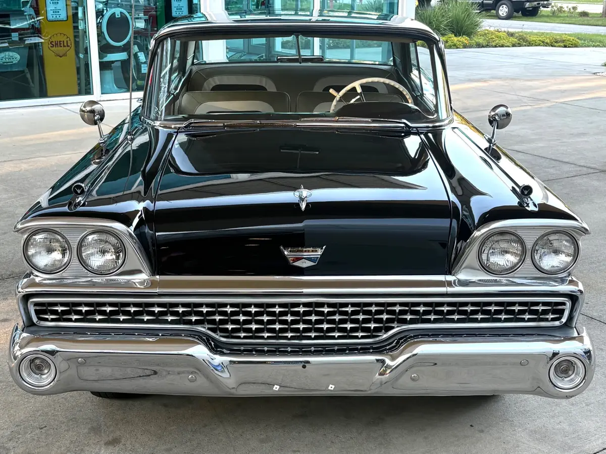 Vehicle photo 3