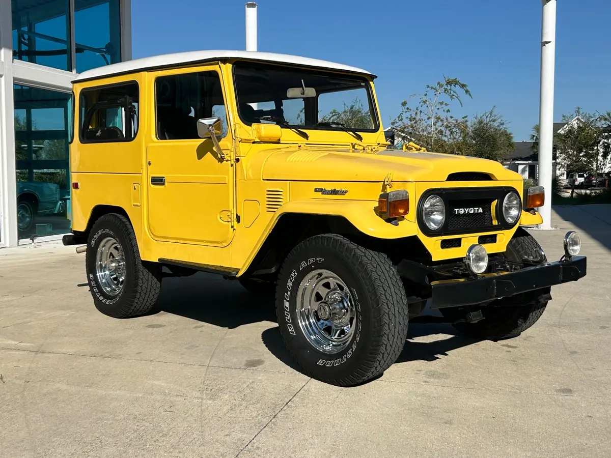 Vehicle photo 3