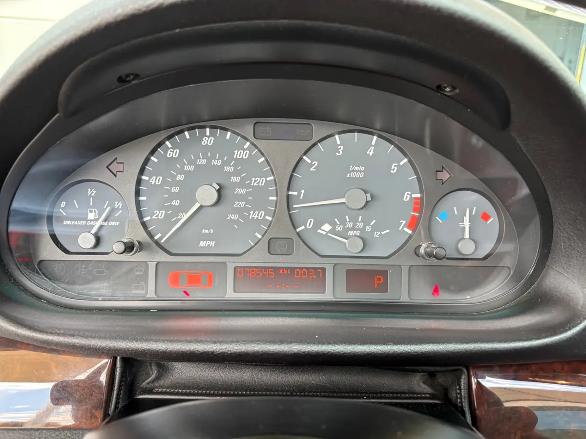 Vehicle photo 38