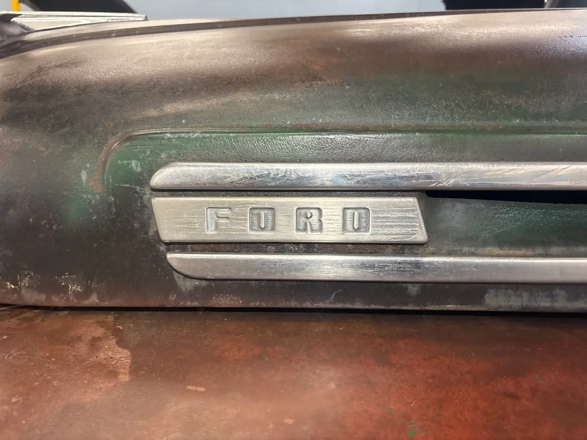 Vehicle photo 24