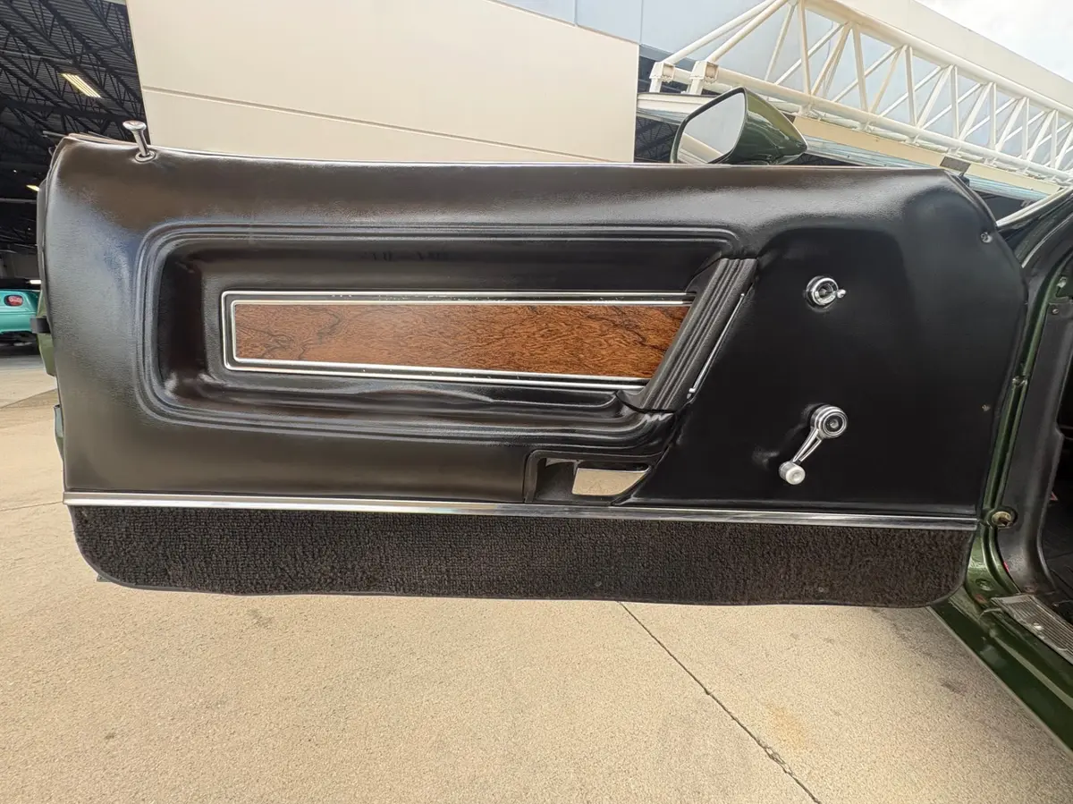 Vehicle photo 34