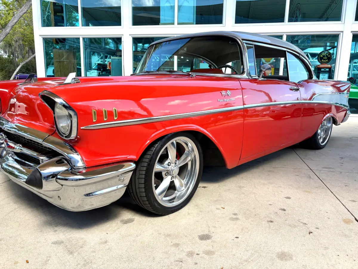 Vehicle photo 11