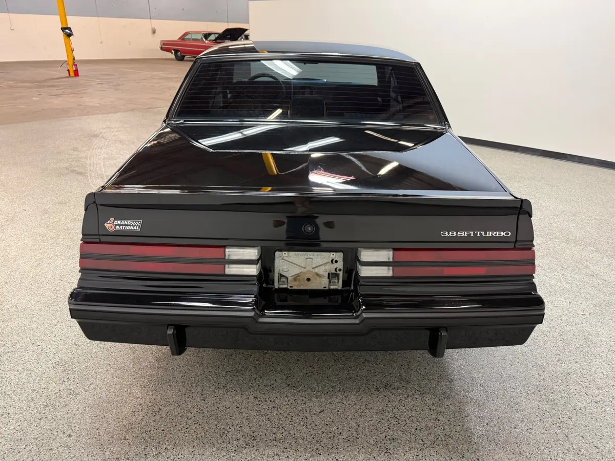 Vehicle photo 5