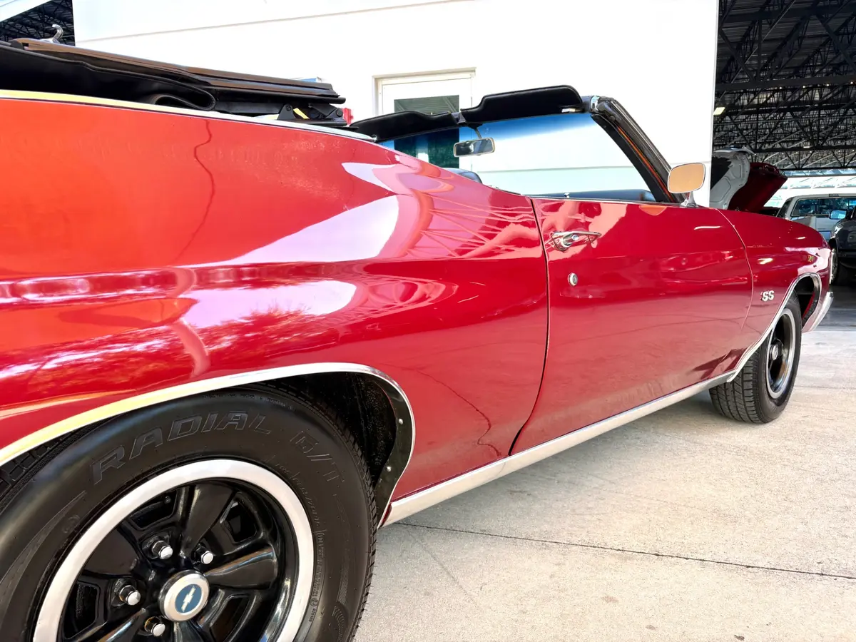 Vehicle photo 18