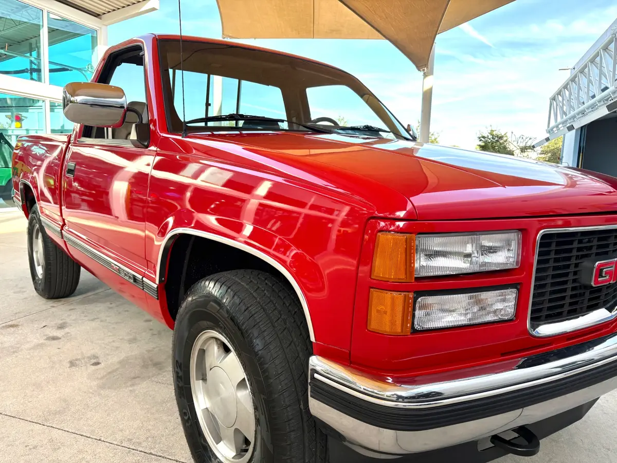 Vehicle photo 19