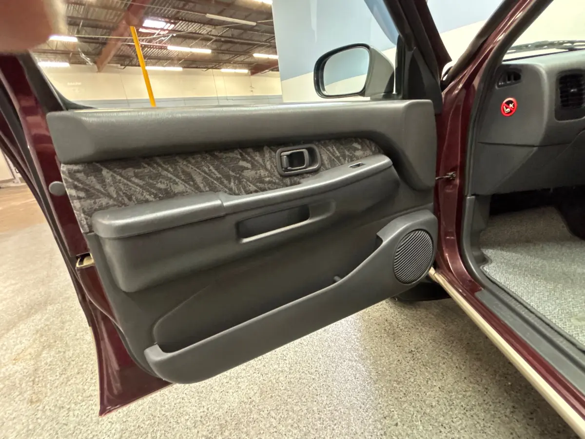 Vehicle photo 30