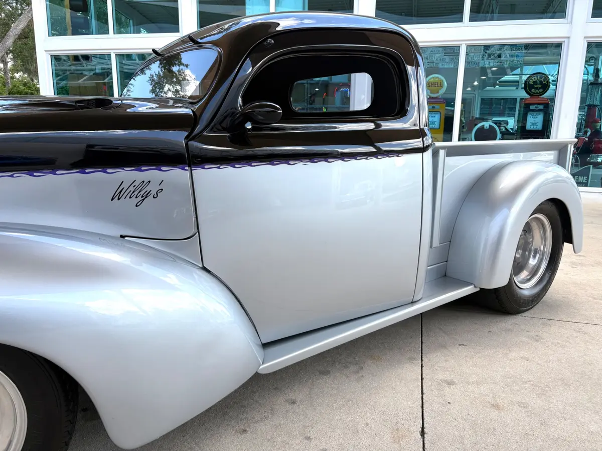 Vehicle photo 13