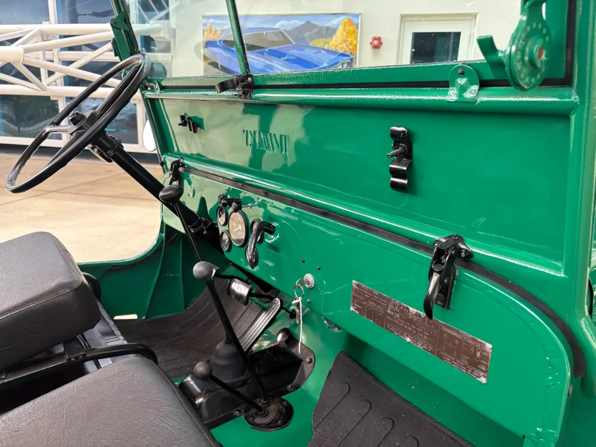 Vehicle photo 37