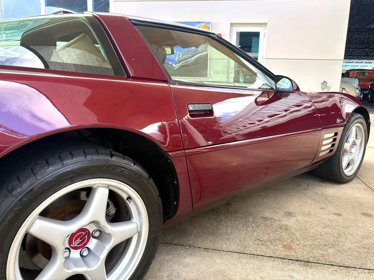 Vehicle photo 17