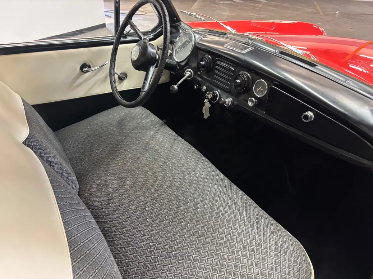 Vehicle photo 22