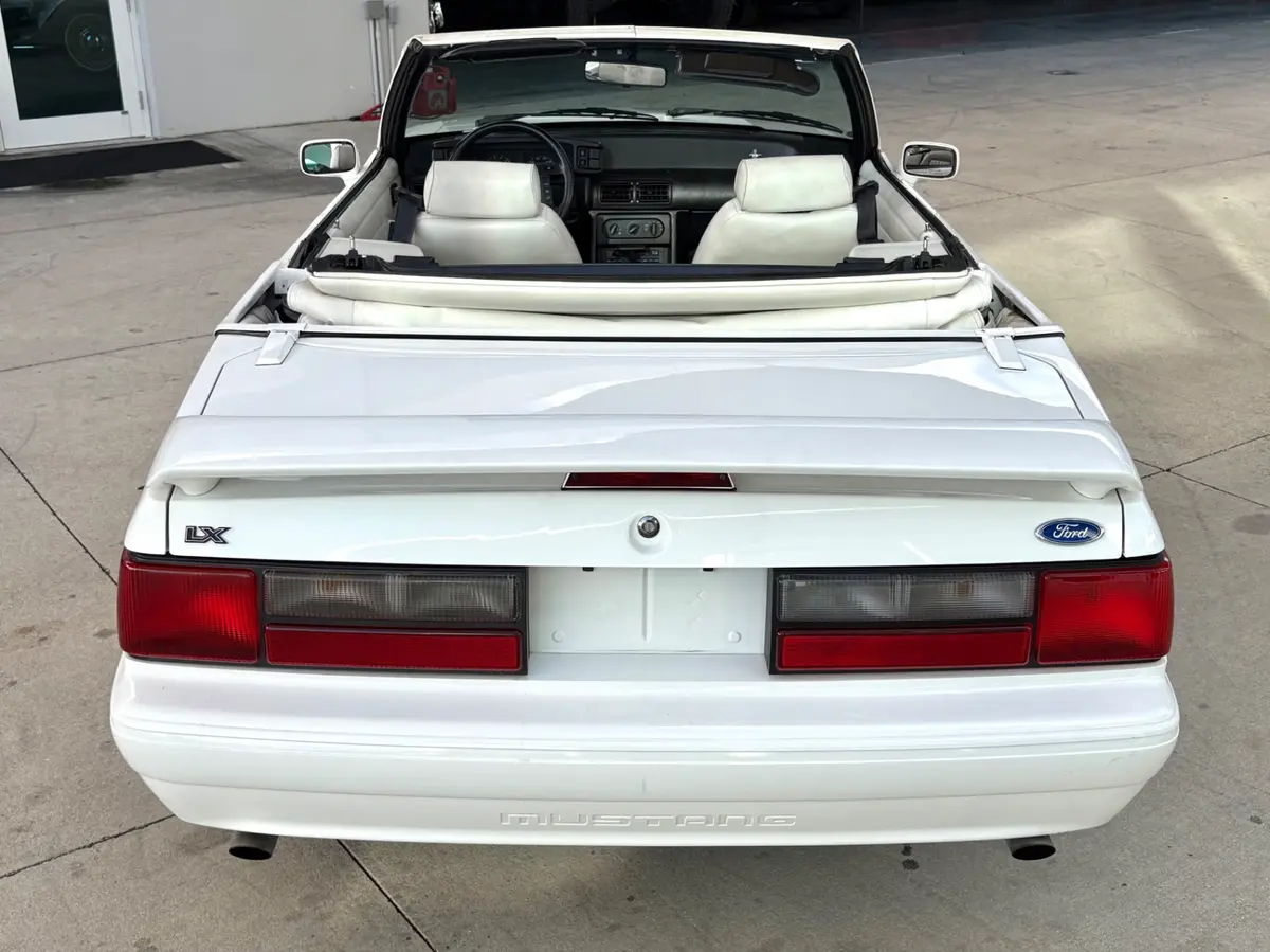 Vehicle photo 8