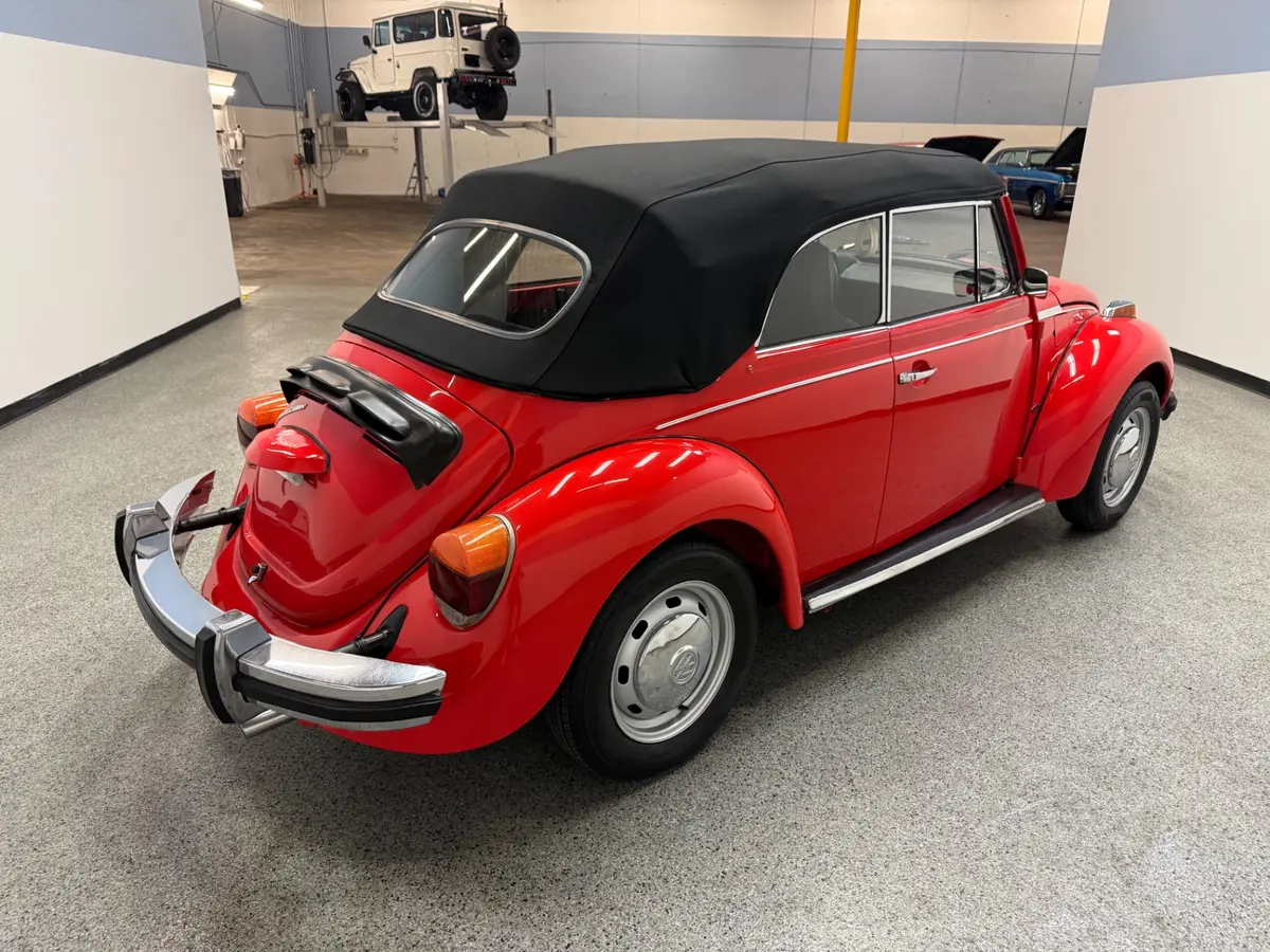 Vehicle photo 9