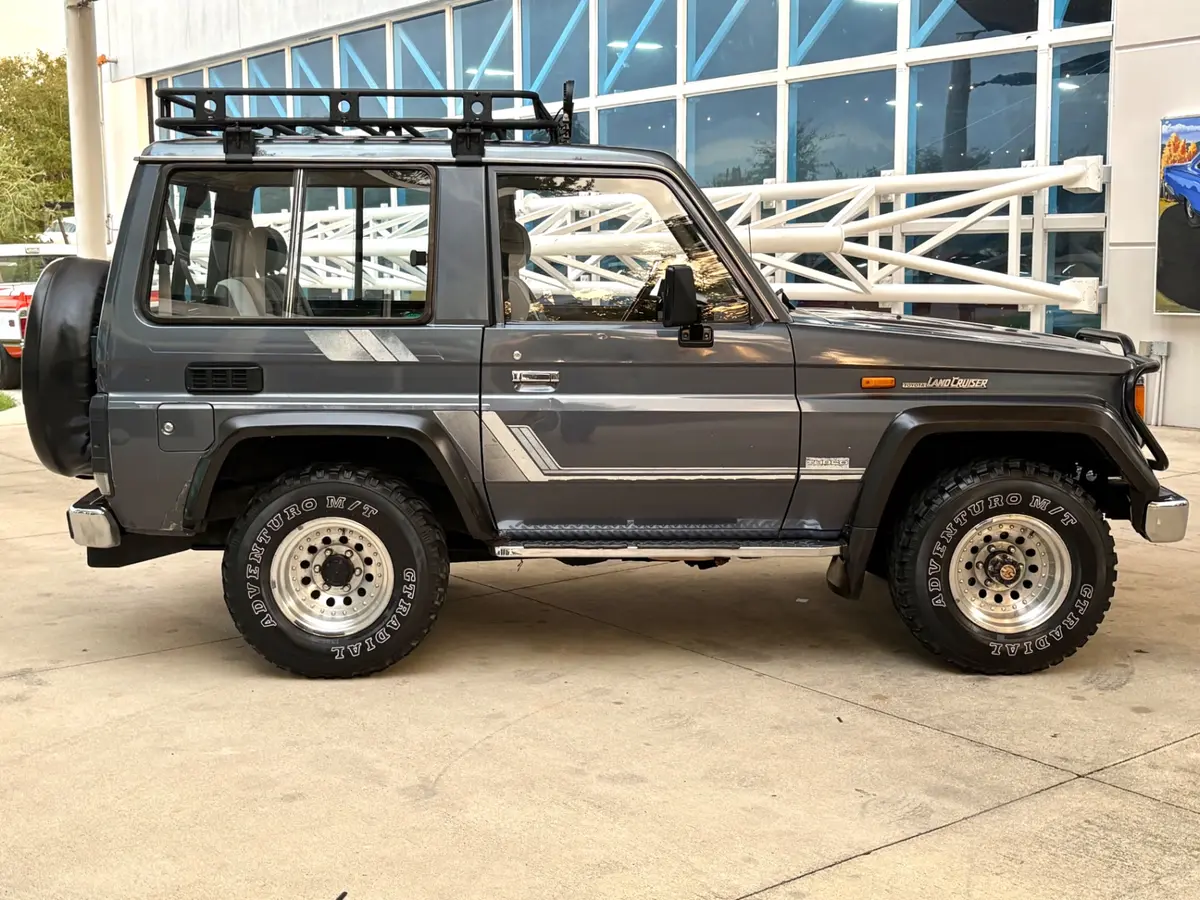 Vehicle photo 5
