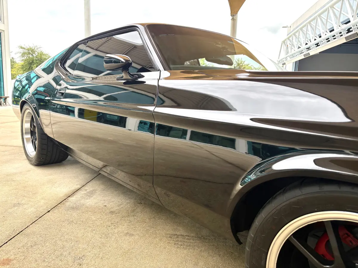 Vehicle photo 18
