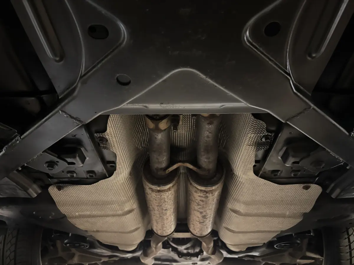 Vehicle photo 43