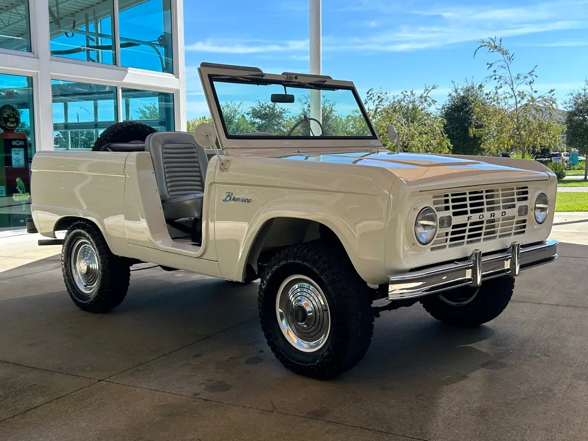 Vehicle photo 3