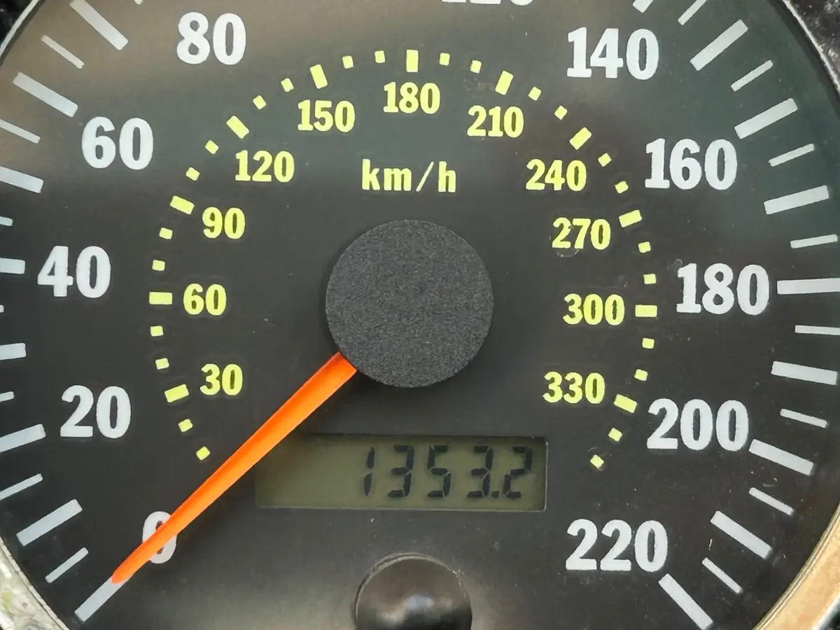 Vehicle photo 21