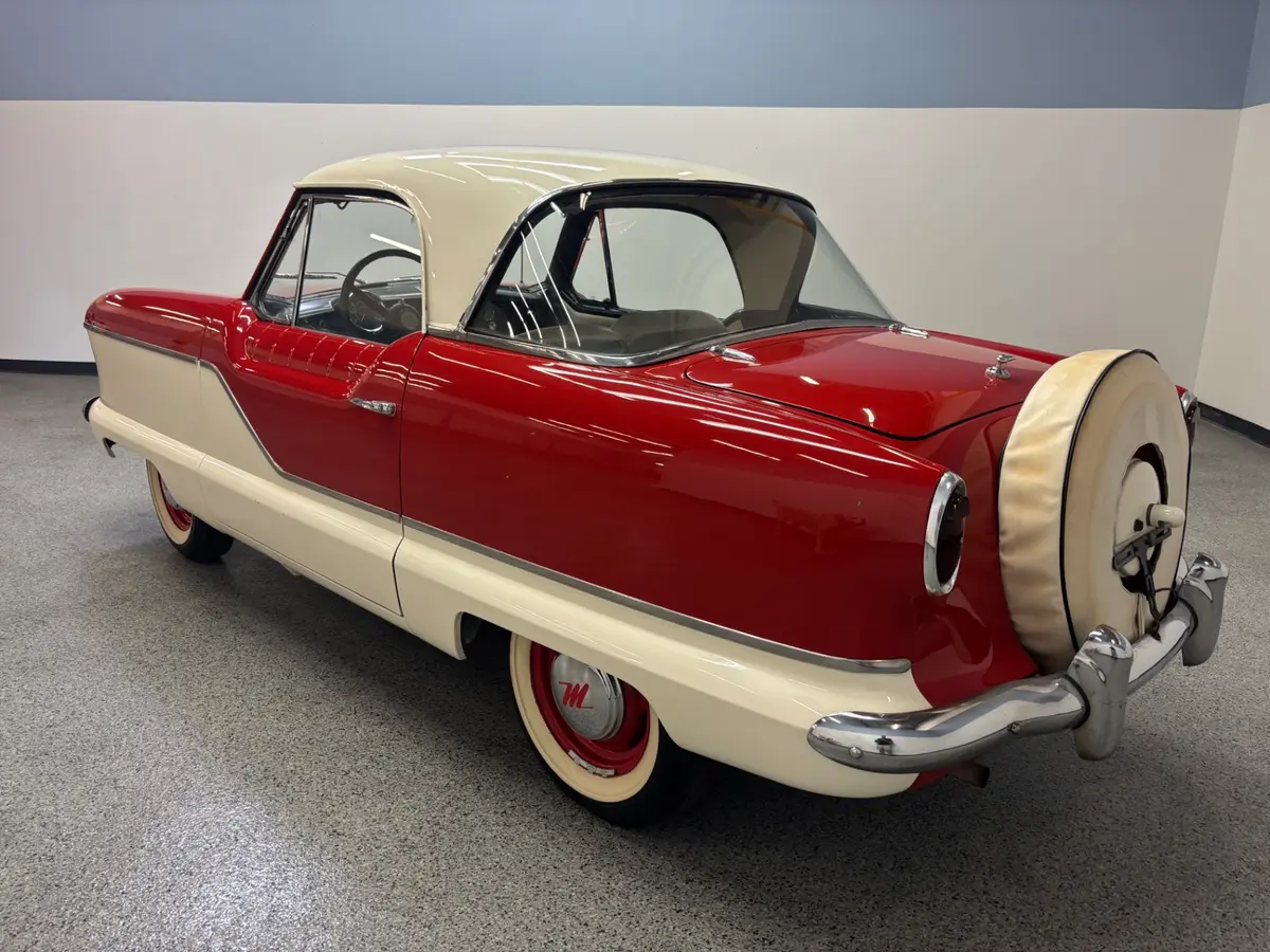 Vehicle photo 5