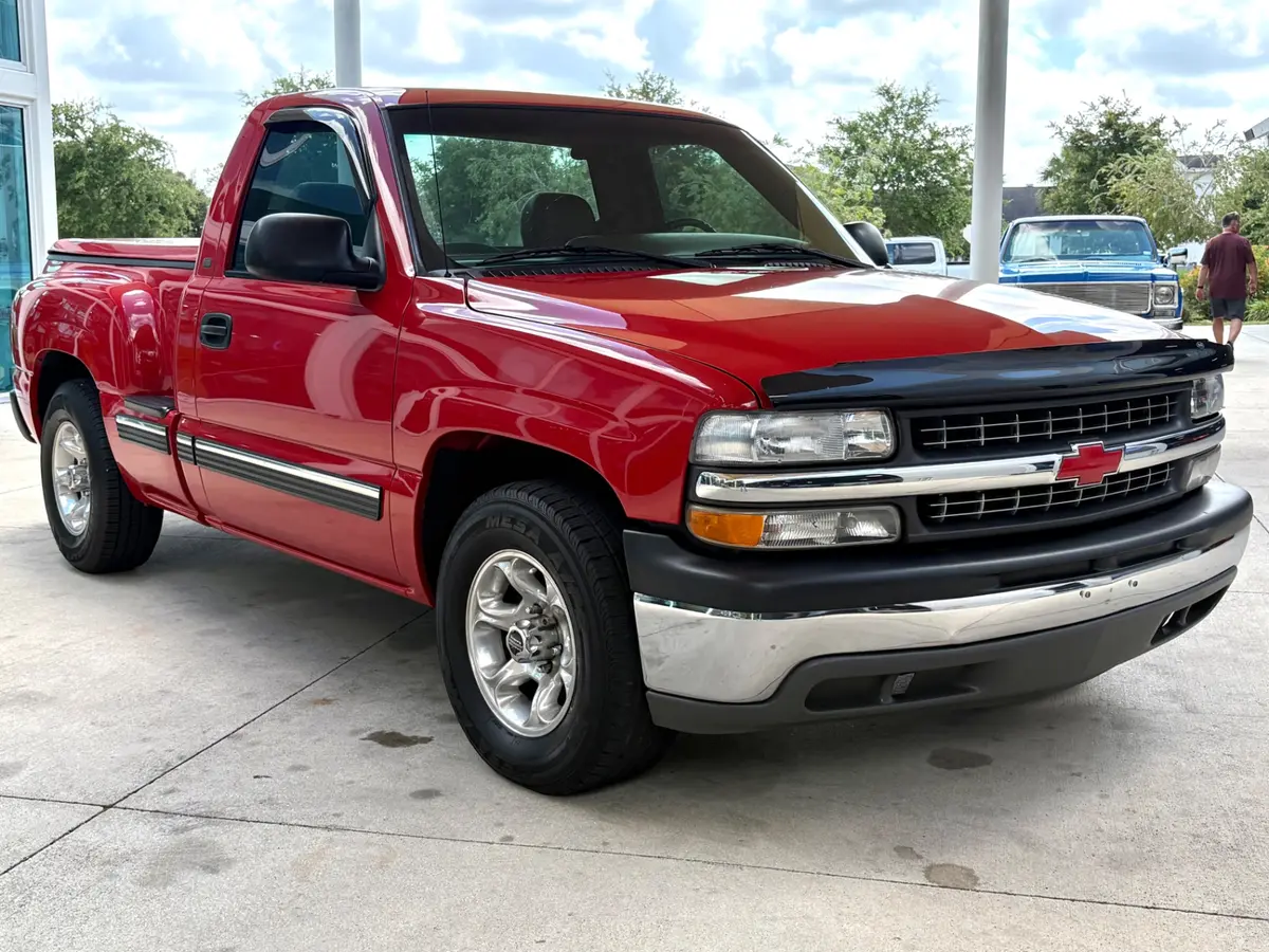 Vehicle photo 4