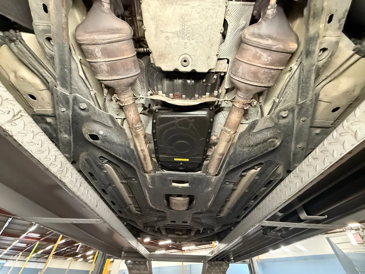 Vehicle photo 37