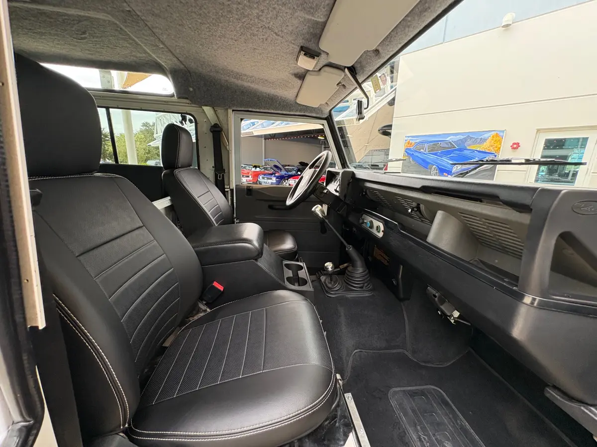 Vehicle photo 41