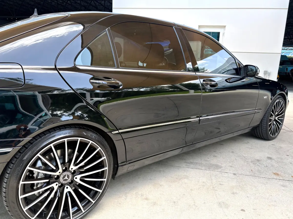 Vehicle photo 17