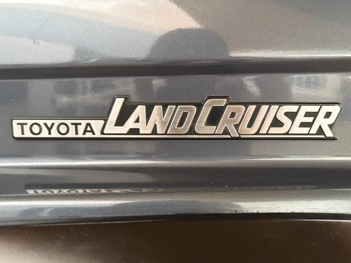 Vehicle photo 22