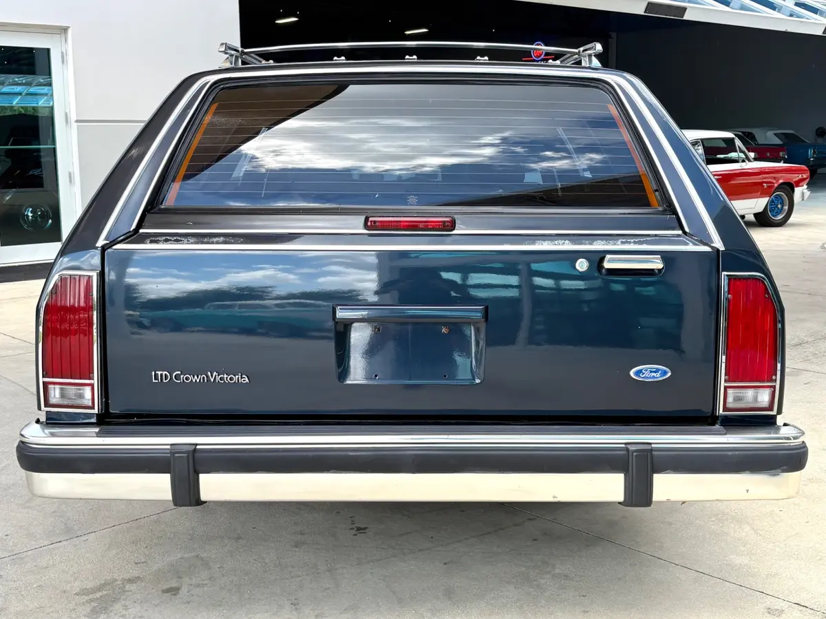 Vehicle photo 7