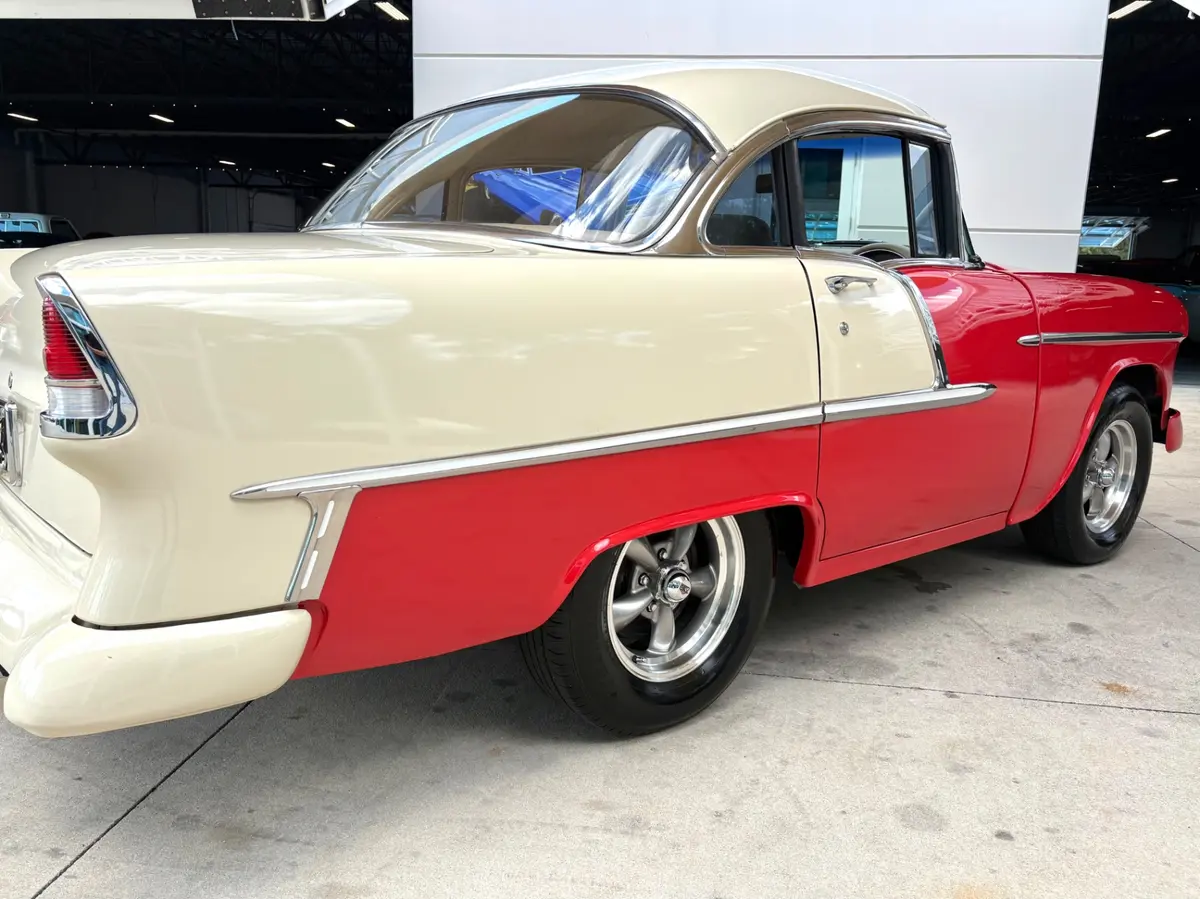Vehicle photo 14