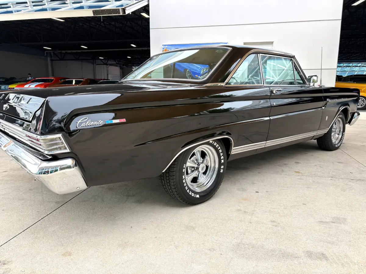 Vehicle photo 17