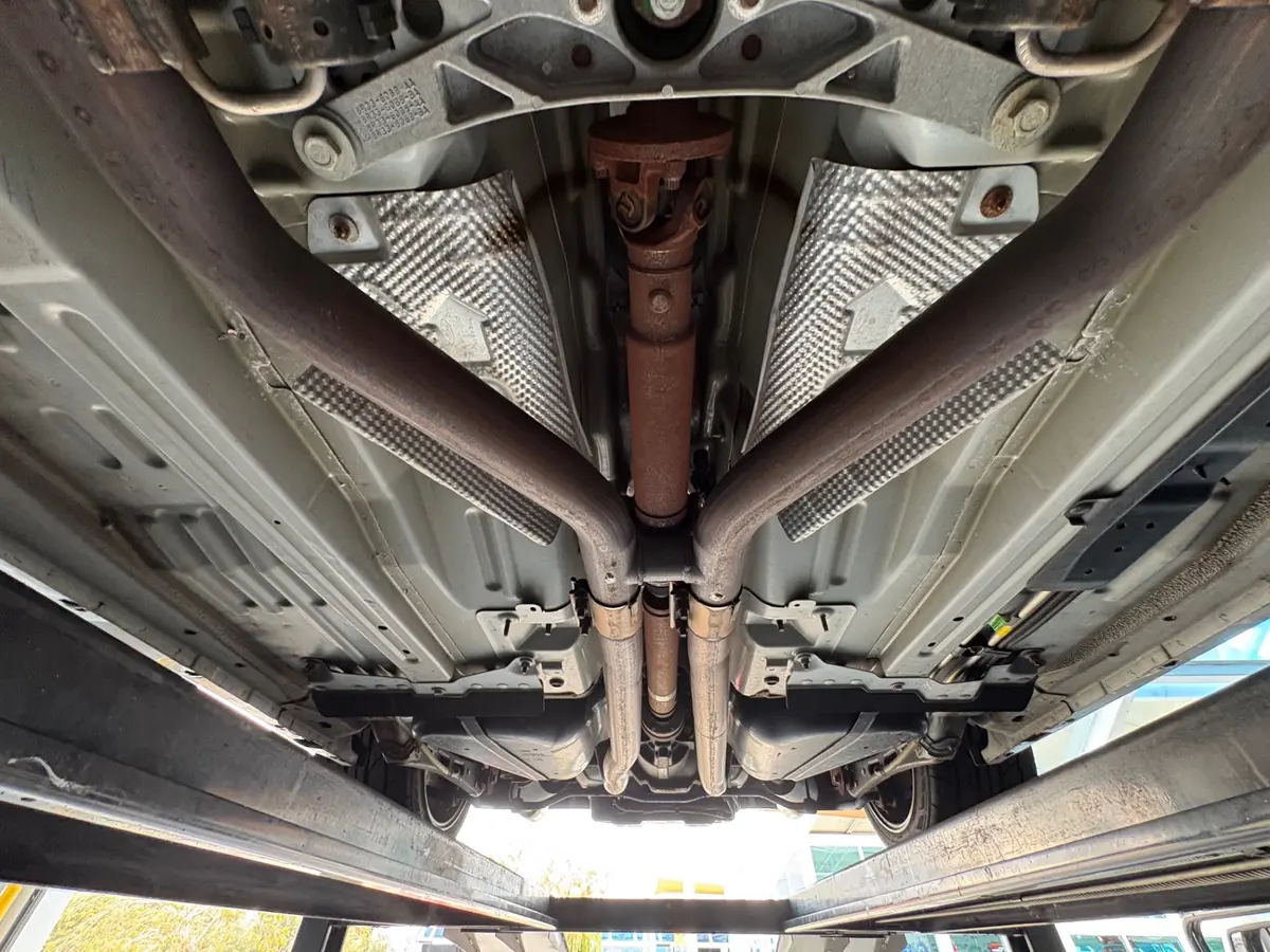 Vehicle photo 57