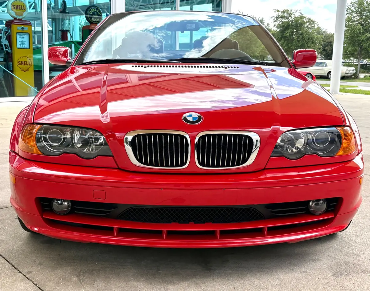 Vehicle photo 2