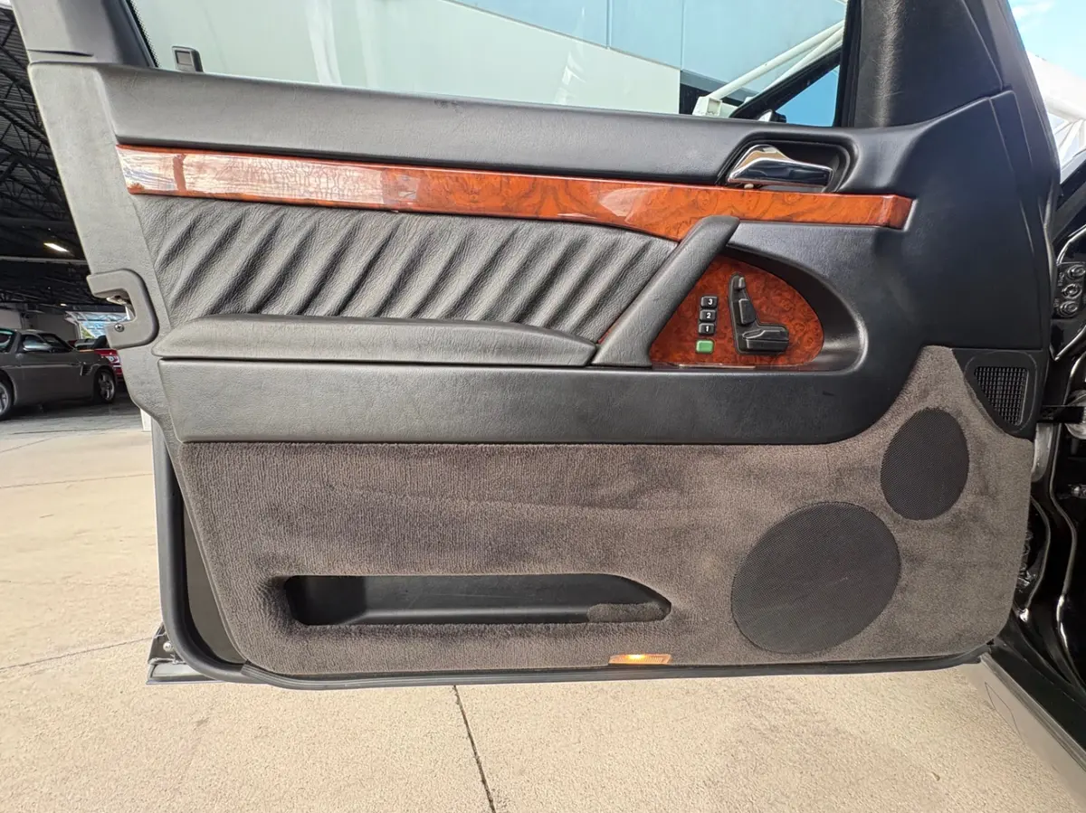 Vehicle photo 30