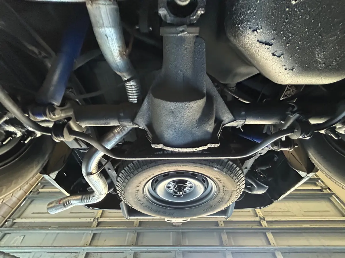 Vehicle photo 43