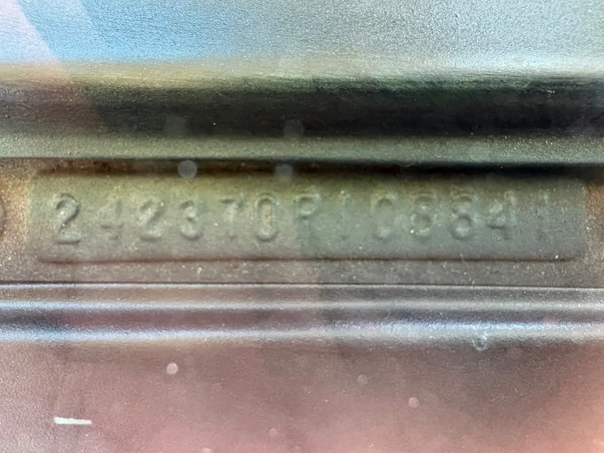 Vehicle photo 24