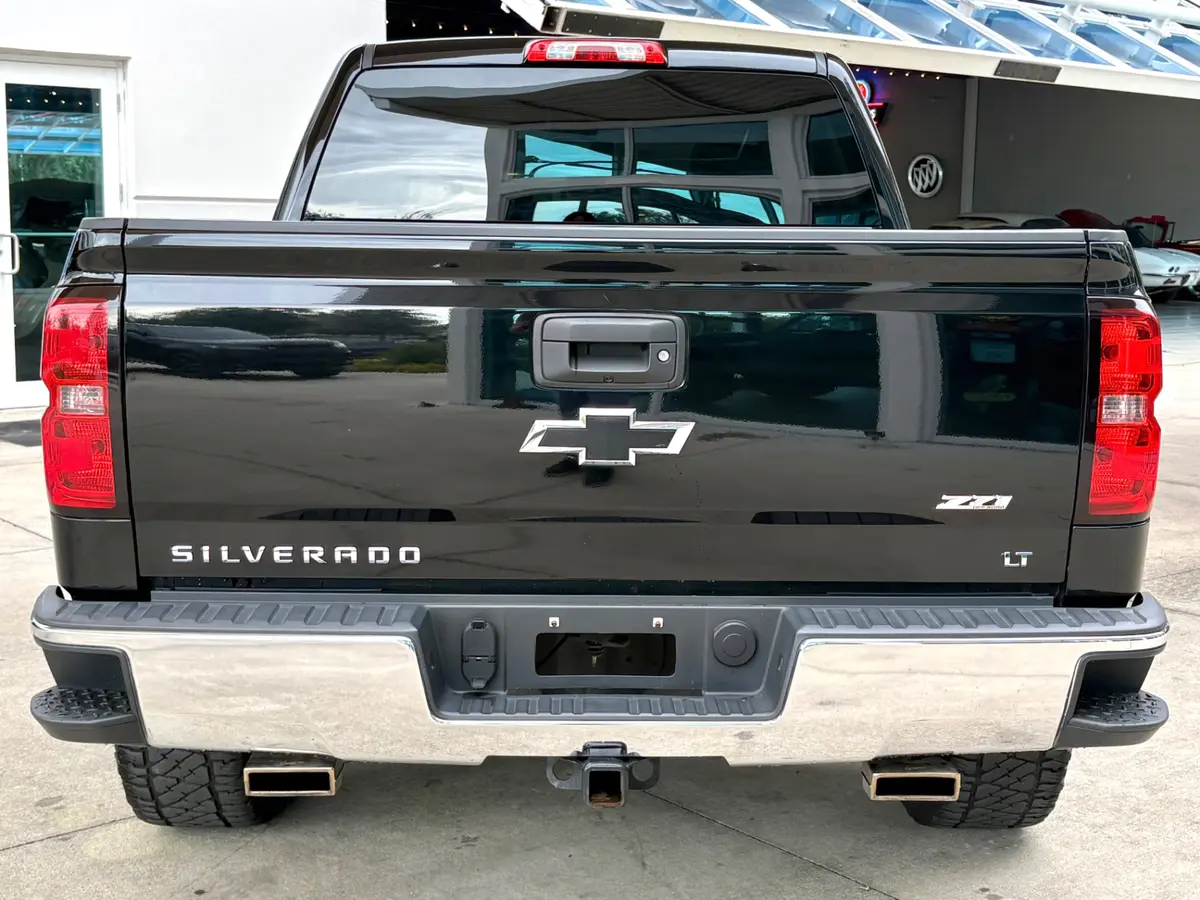 Vehicle photo 7