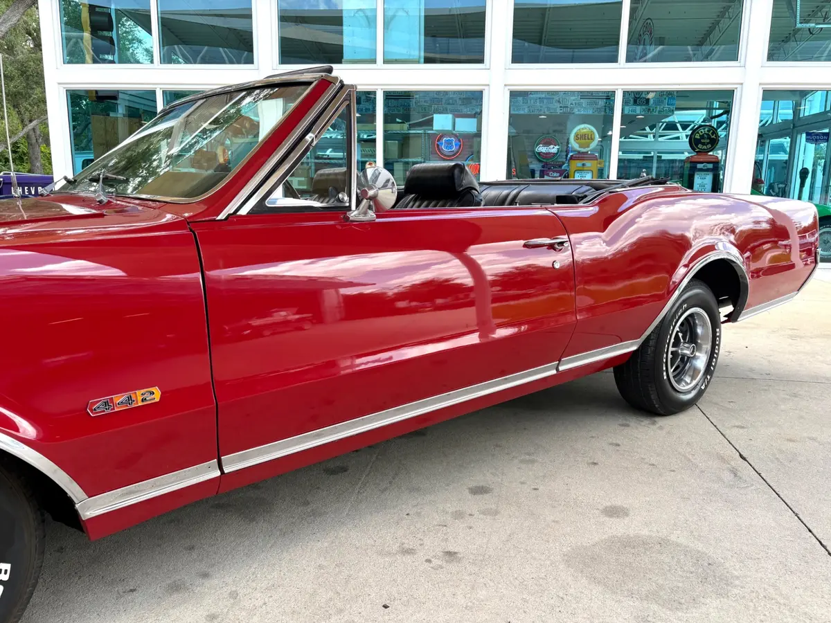 Vehicle photo 13