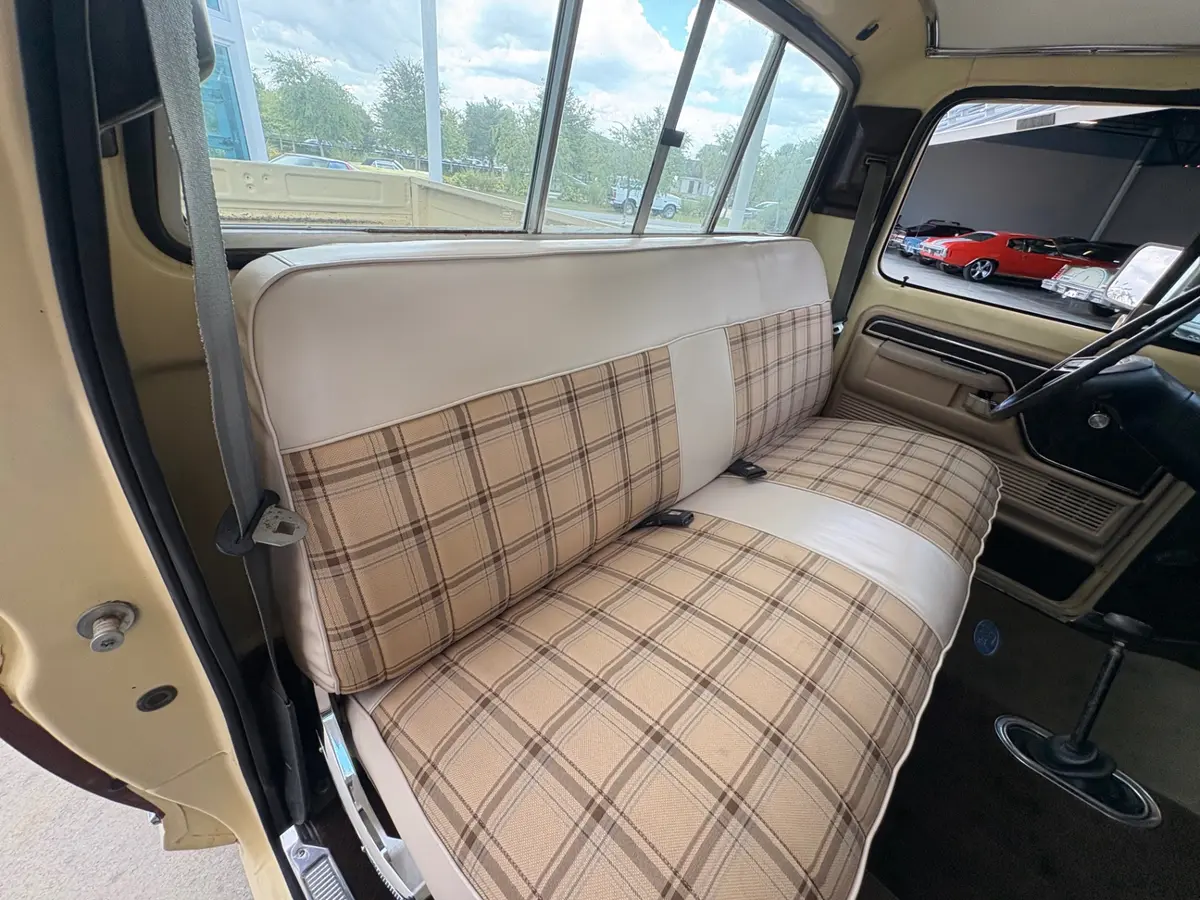 Vehicle photo 40