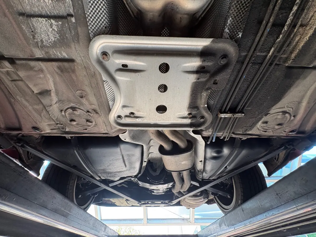 Vehicle photo 57