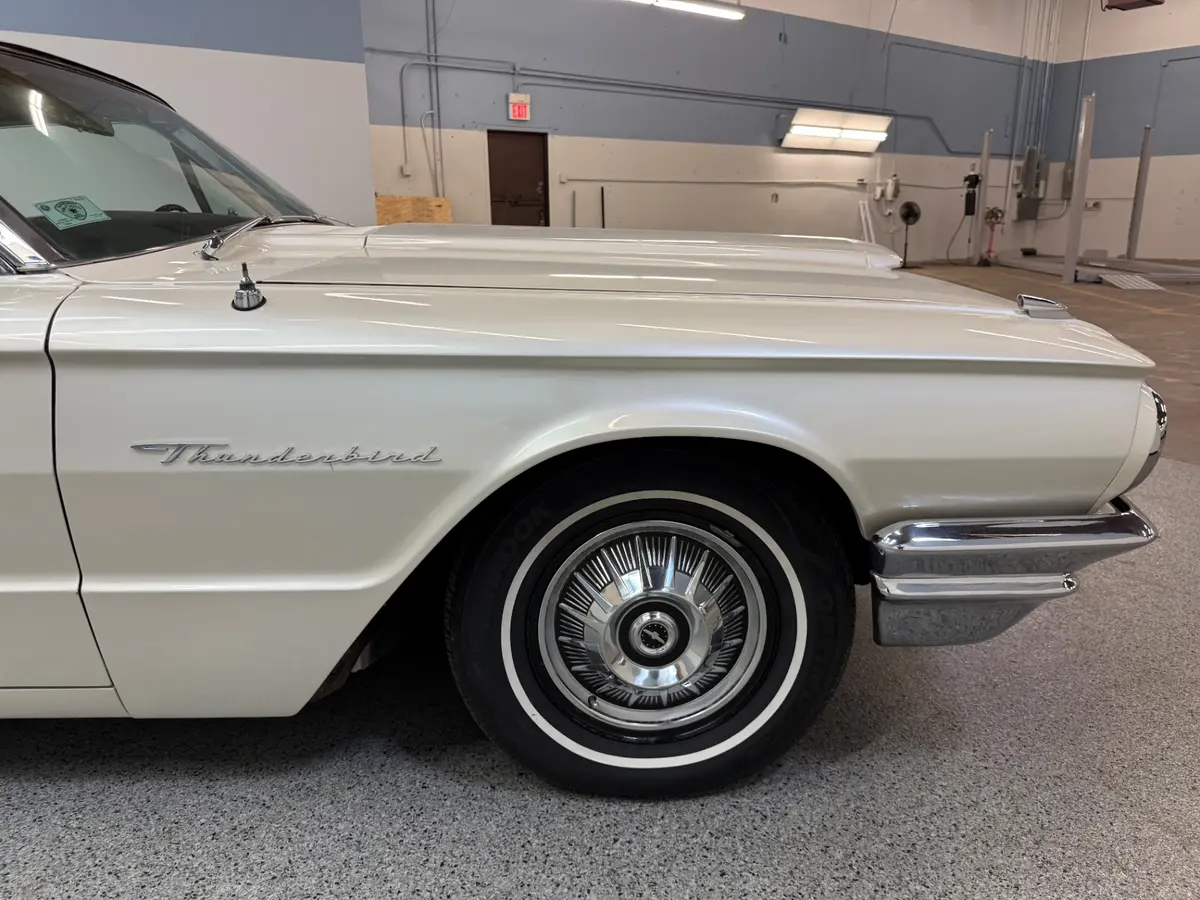 Vehicle photo 19