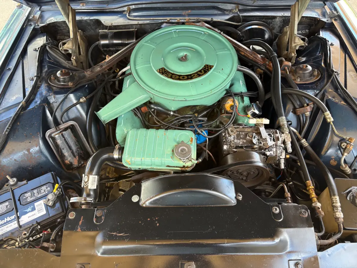 Vehicle photo 28