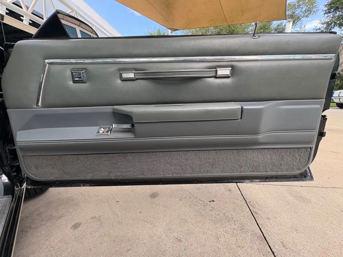 Vehicle photo 35
