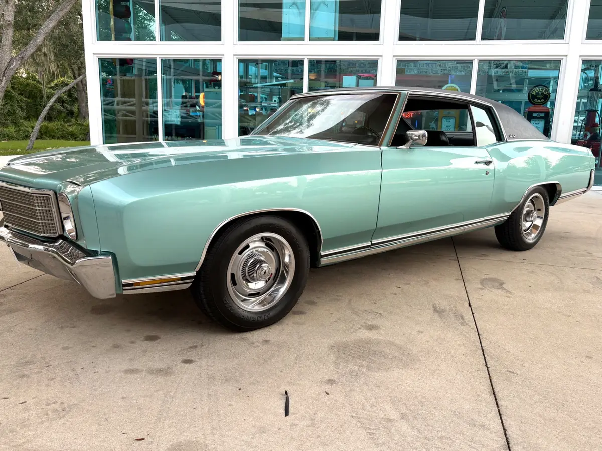 Vehicle photo 16
