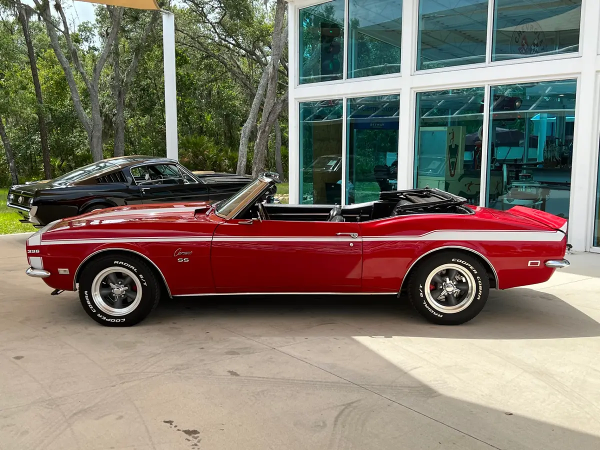 Vehicle photo 17