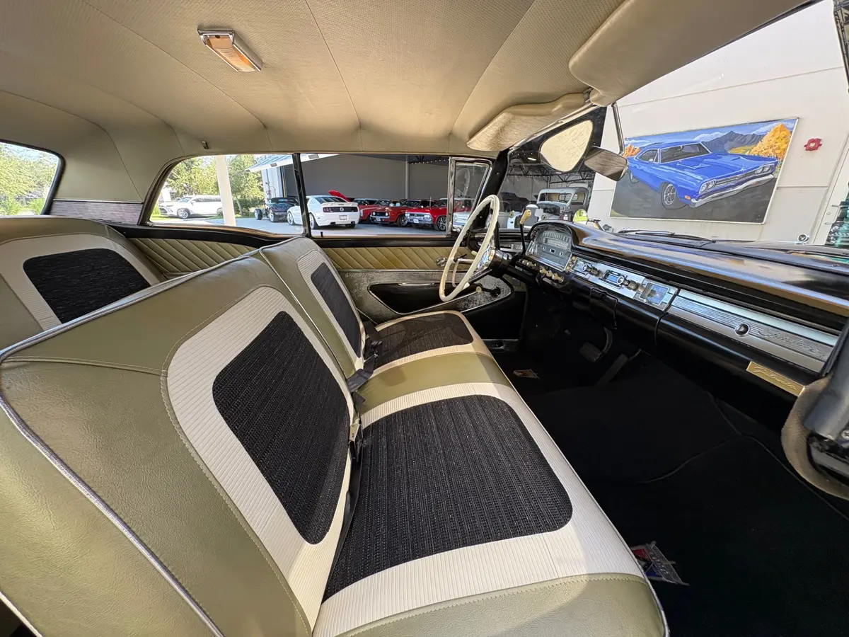 Vehicle photo 38