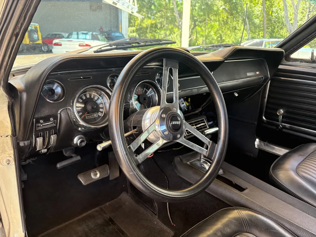 Vehicle photo 29