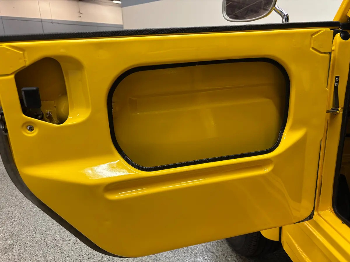 Vehicle photo 21