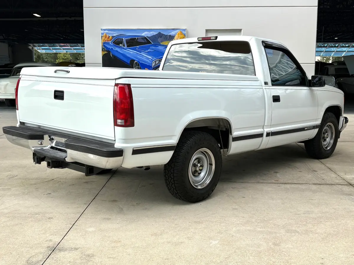 Vehicle photo 5