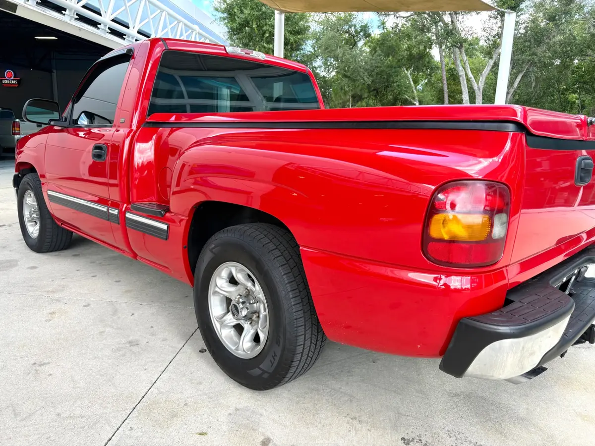 Vehicle photo 14