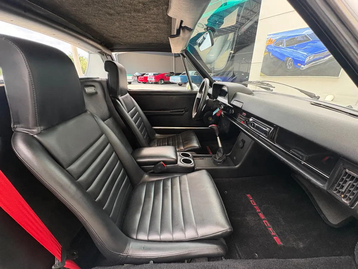Vehicle photo 32